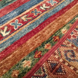 vue zoomée tapis afghan khorjin multicolor