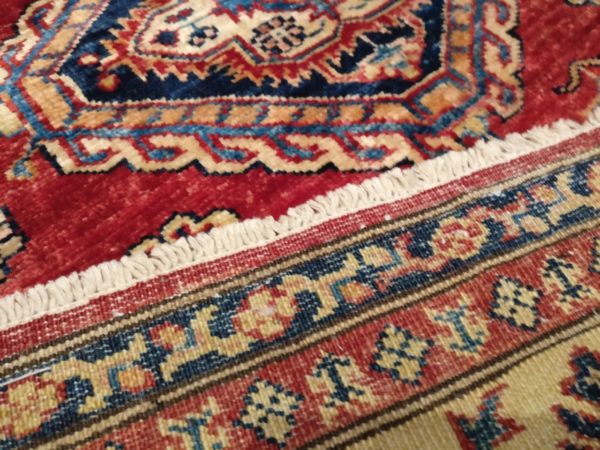beau tapis kazak rouge bordure multiple 2