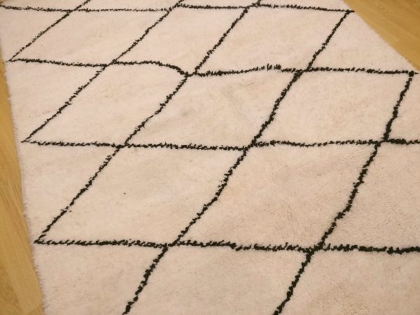 tapis marocain losange noir et blanc 200x150