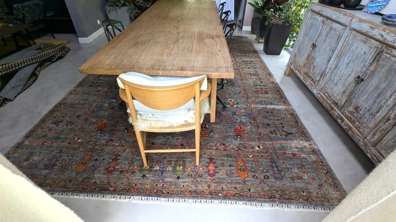 tapis moderne oriental floral dans intérieur moderne