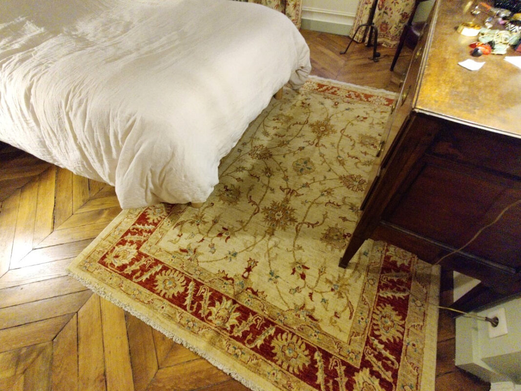 Créer un dialogue subtil entre classique et contemporain avec un tapis Ziegler 1