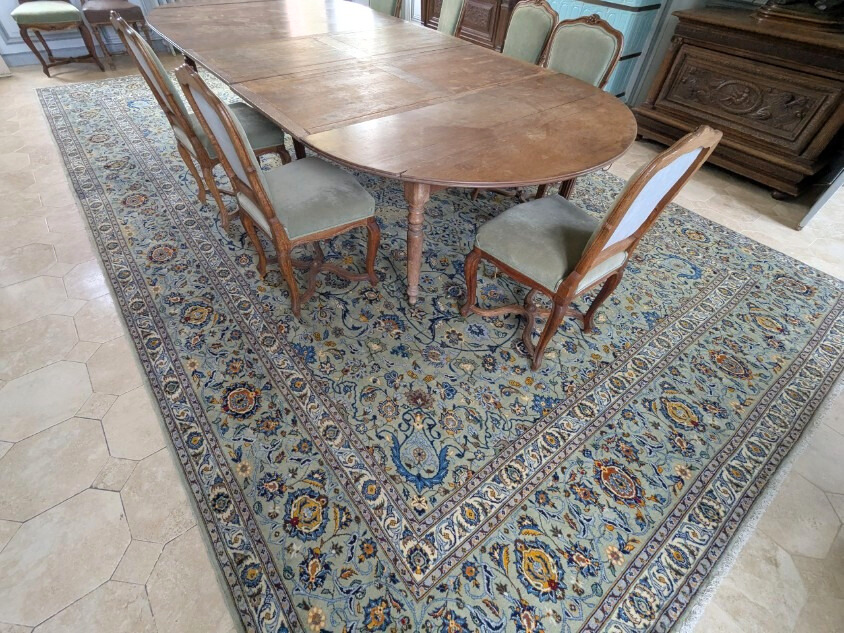 Magnifier une salle de réception avec un tapis Keshan aux teintes lumineuses 1