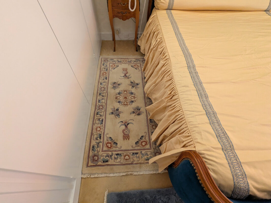 Sublimer une chambre classique avec l’éclat soyeux de tapis chinois 1
