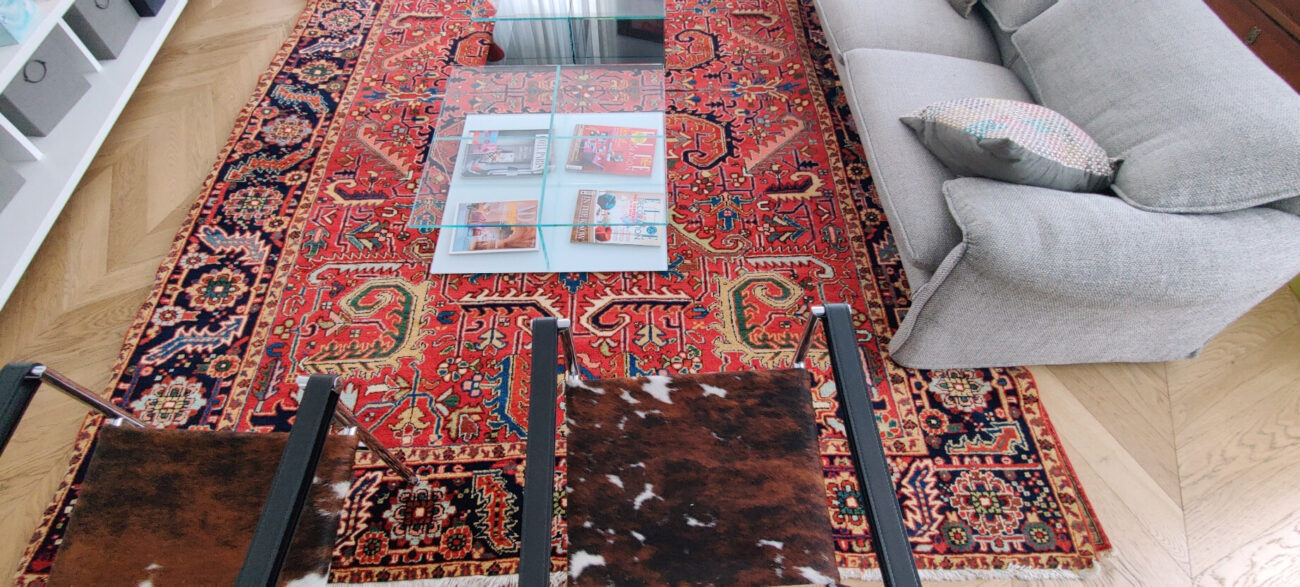 Créer un ancrage raffiné dans un salon parisien avec un tapis Sarough 1