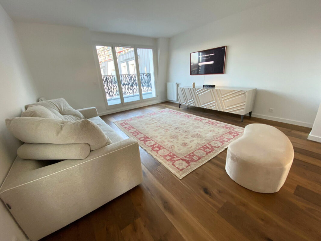 Souligner l’élégance d’un parquet clair avec un tapis Ziegler 1