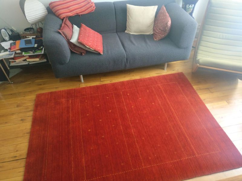 Réchauffer un salon avec un tapis Gabloom aux tonalités profondes