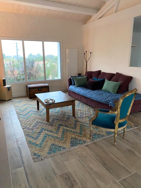 Structurer un salon contemporain avec un kilim Asma graphique 1