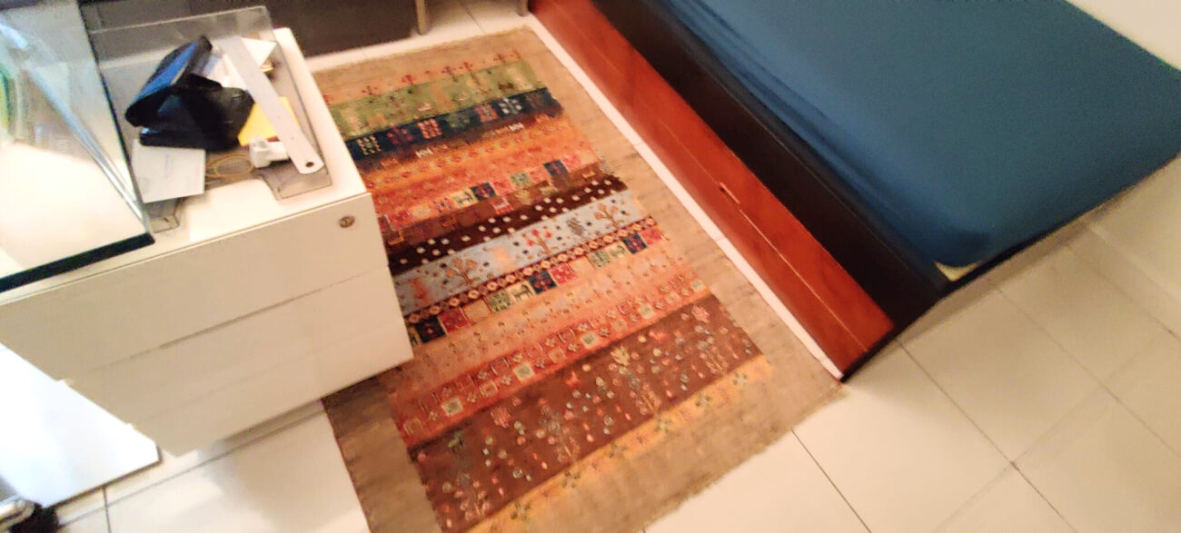 Apporter une touche de poésie colorée dans une chambre avec un tapis Kyria 1