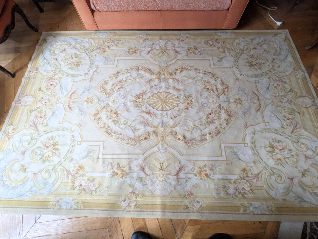 Sublimer un salon classique avec un tapis Aubusson aux tons pastel 1