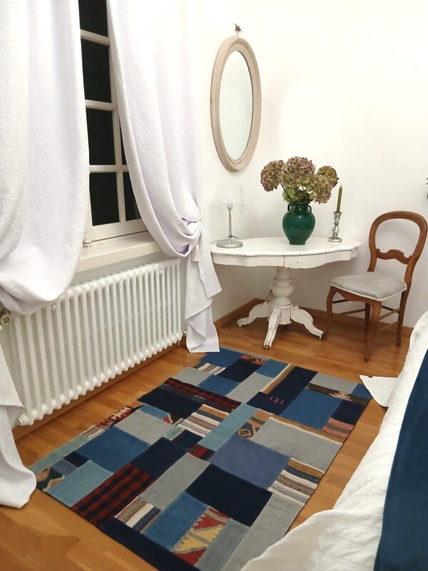 Apporter une touche graphique à un coin nuit avec un tapis Patchwork 1