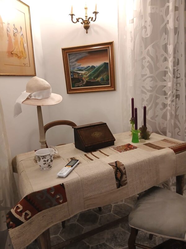 Apporter une touche textile subtile à un bureau avec un Patchwork de kilims 1