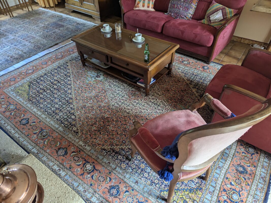 Apporter richesse décorative et équilibre à un salon avec un tapis Tabriz 1