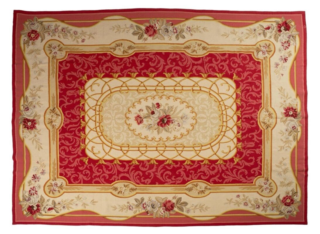 Tapis d'Aubusson à médaillon floral et bordure de roses, collection Tapis Bouznah