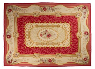 Tapis d'Aubusson à médaillon floral et bordure de roses, collection Tapis Bouznah