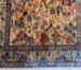 Champ ivoire d'un tapis persan dont les couleurs ont migré après une exposition à l'eau, atelier Tapis Bouznah
