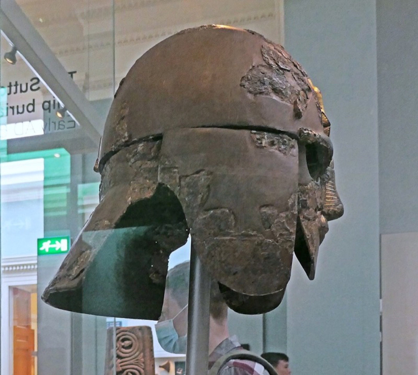 Casque de guerrier anglo-saxon du trésor de Sutton Hoo conservé au British Museum